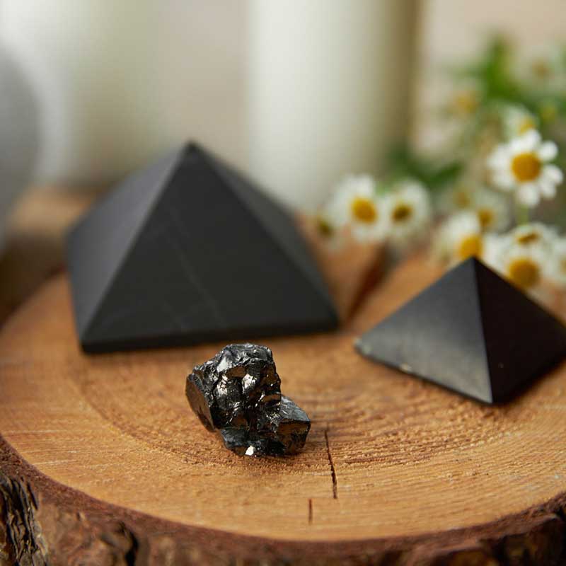 pyramid-33 shungite2445
