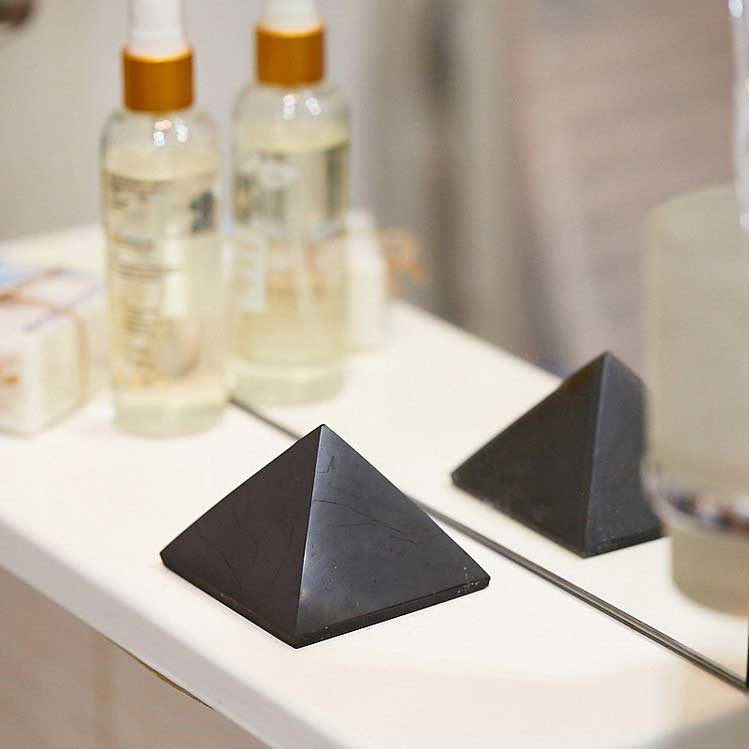 pyramid shungite-pyramid2
