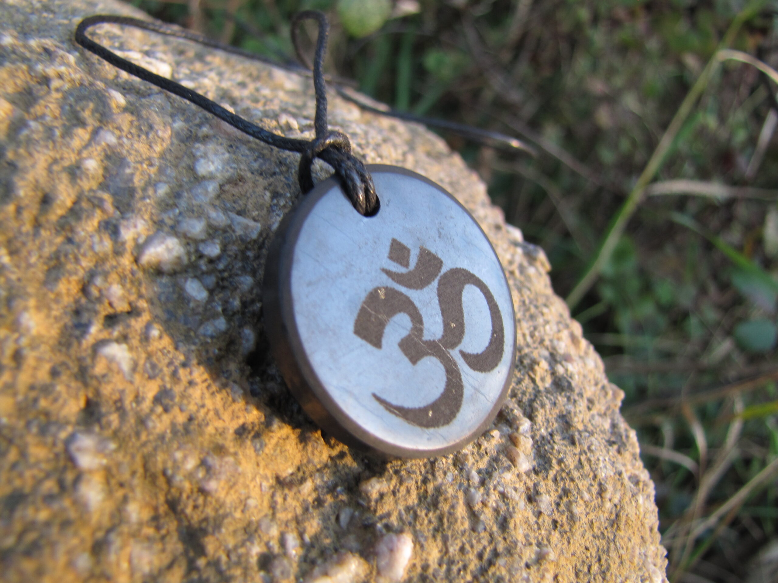 Shungite pendant Ohm 3cm