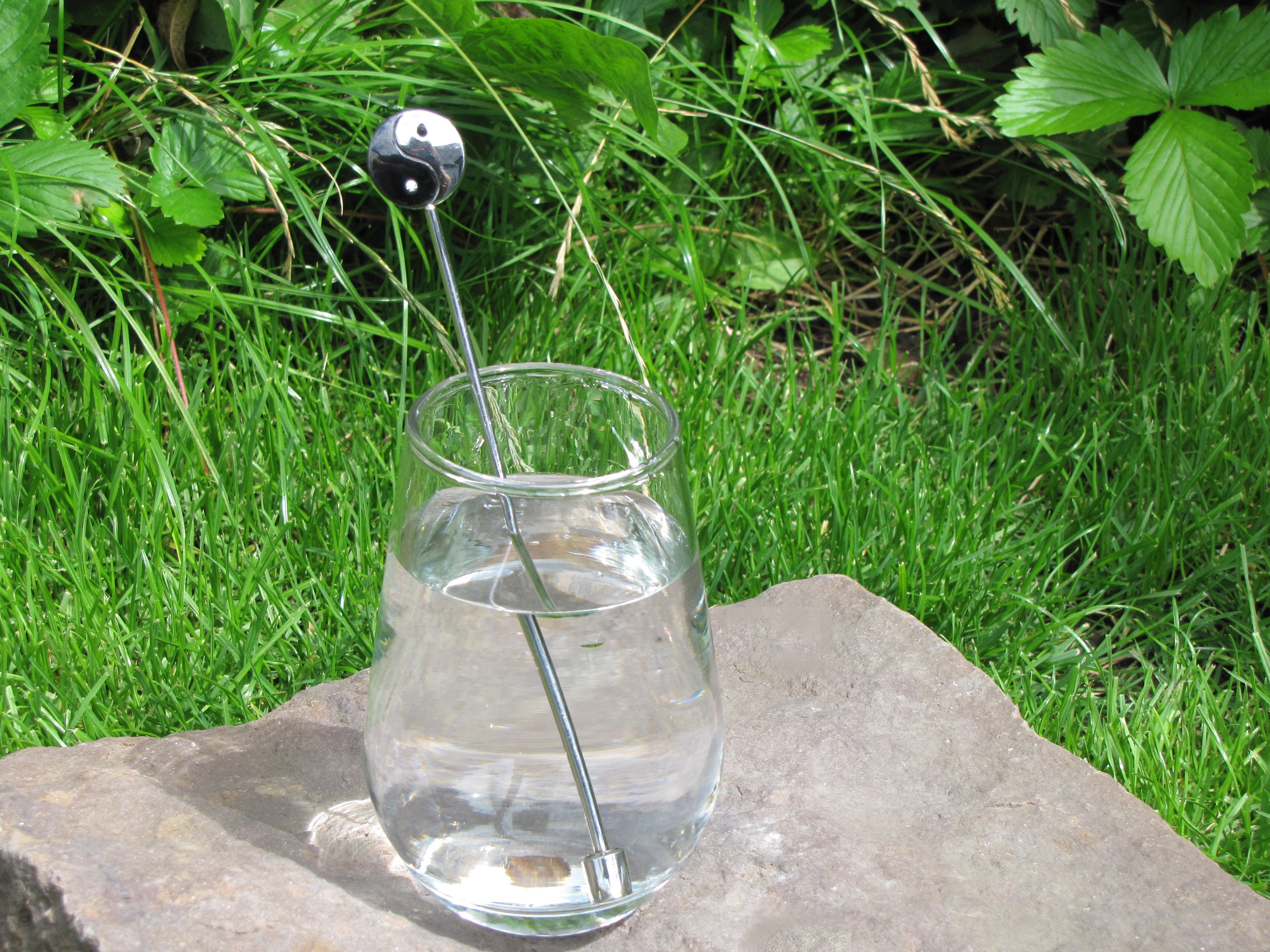 magnetic water stick ying yang in glass of water